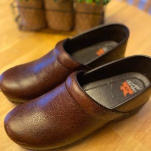 Dansko Pro XP 2.0 Clog Size 41